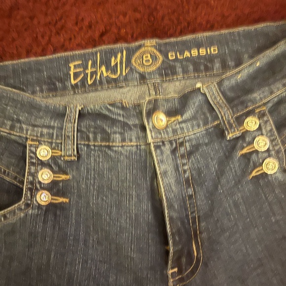 Ethyl Classic Denim - Women’s Ethyl Classic capri jeans size 8 !